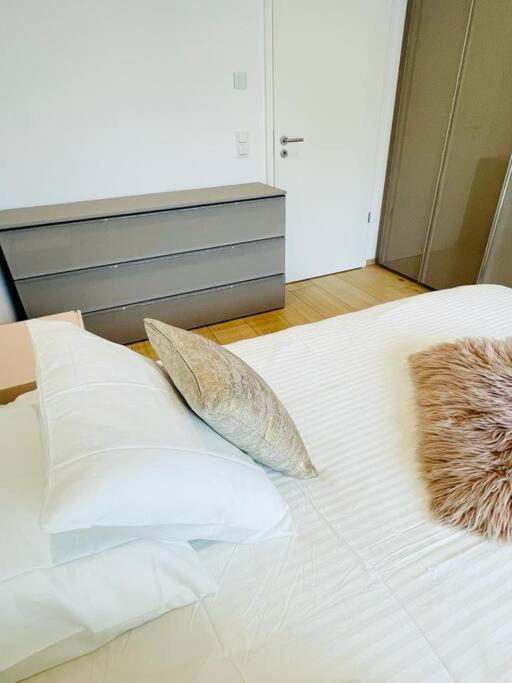 Luxury 3 Bedrooms Flat Cloche D'or W Terrace&parking Apartment *